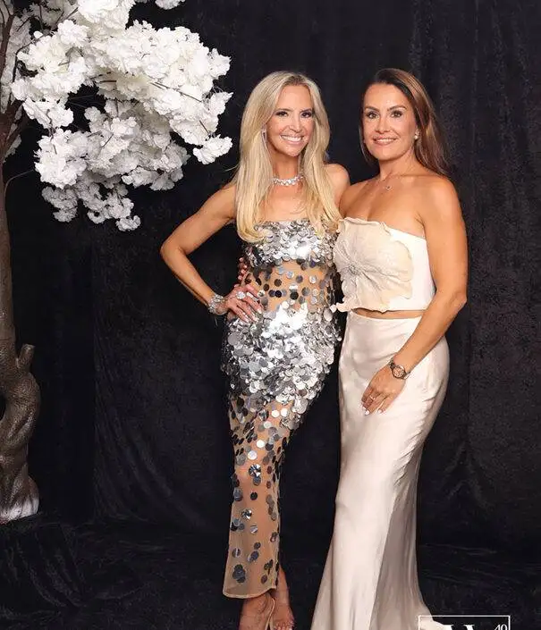 portrait deluxe edition glam photo booth full body luxury event photography