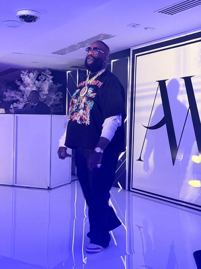 portrait deluxe edition glam photo booth full body luxury event photography